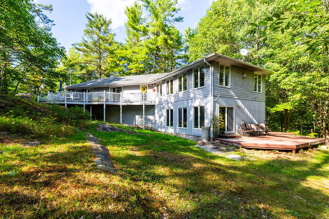 1060 North Kahshe Lake Road, Gravenhurst, Ontario