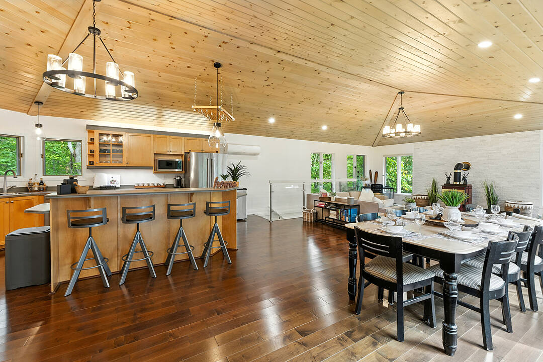 1060 North Kahshe Lake Road, Gravenhurst, Ontario