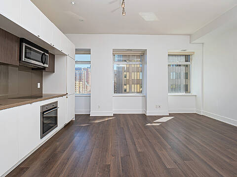 111 St Clair Ave W #406, Toronto