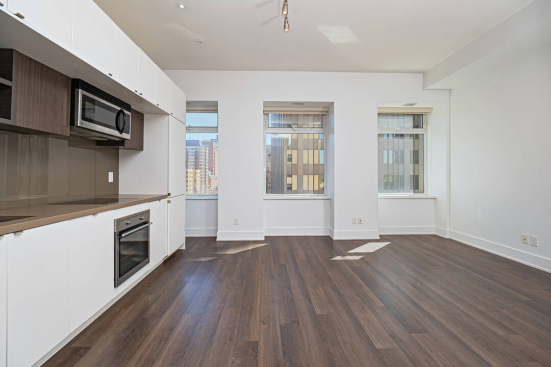 111 St Clair Ave W #406, Toronto, Ontario