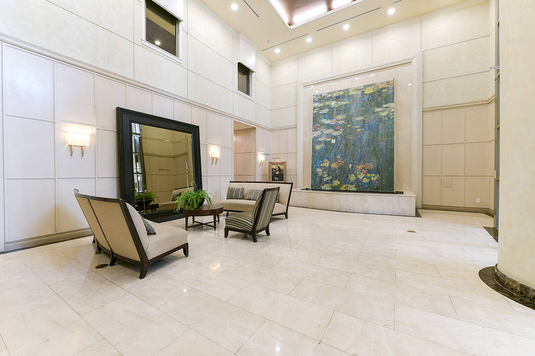 18 Holmes Ave #509, Toronto, Ontario