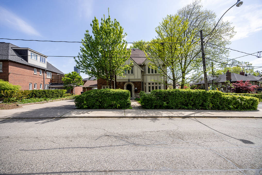 131 Highbourne Rd #Upper, Toronto, Ontario