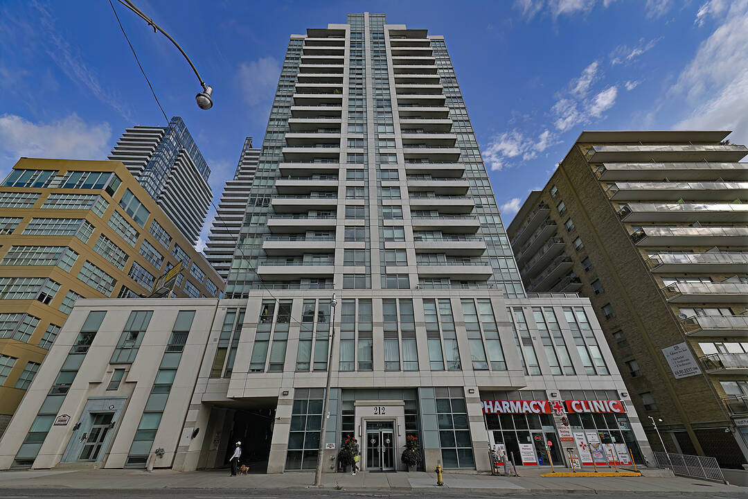 212 Eglinton Ave E #307, Toronto, Ontario