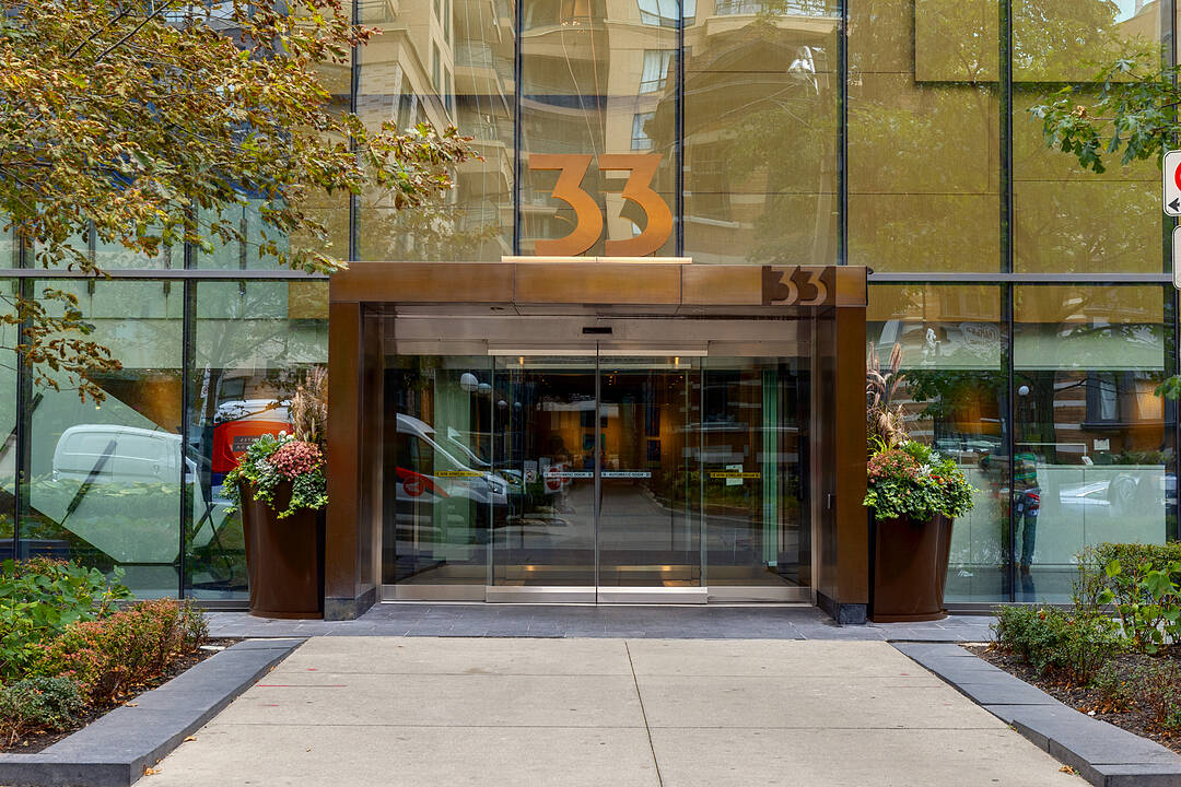 33 Charles St E #3807, Toronto, Ontario