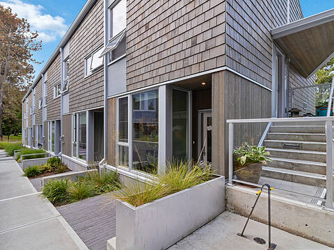 121-1720 Fairfield Road, Victoria