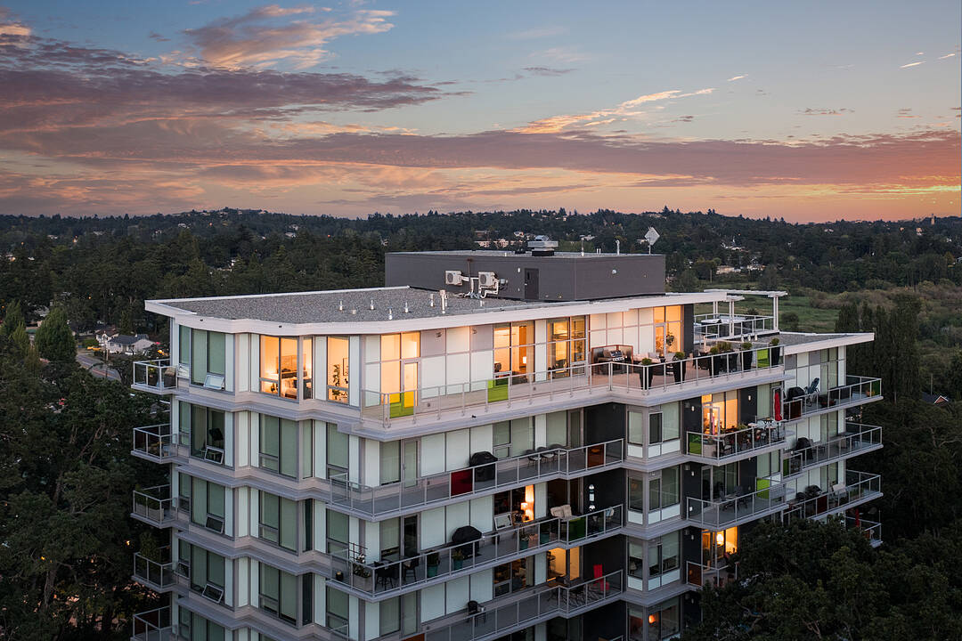 PH902-4009 Rainbow Hill Lane, Saanich, British Columbia