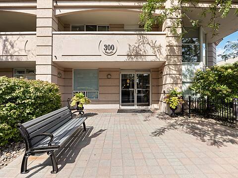 300 Balliol St #112, Toronto