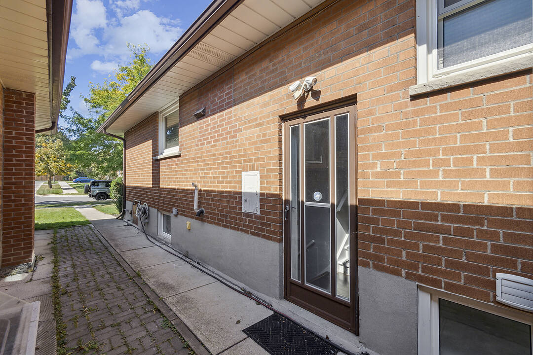 14 Laurelwood Cres #Lower, Toronto, Ontario