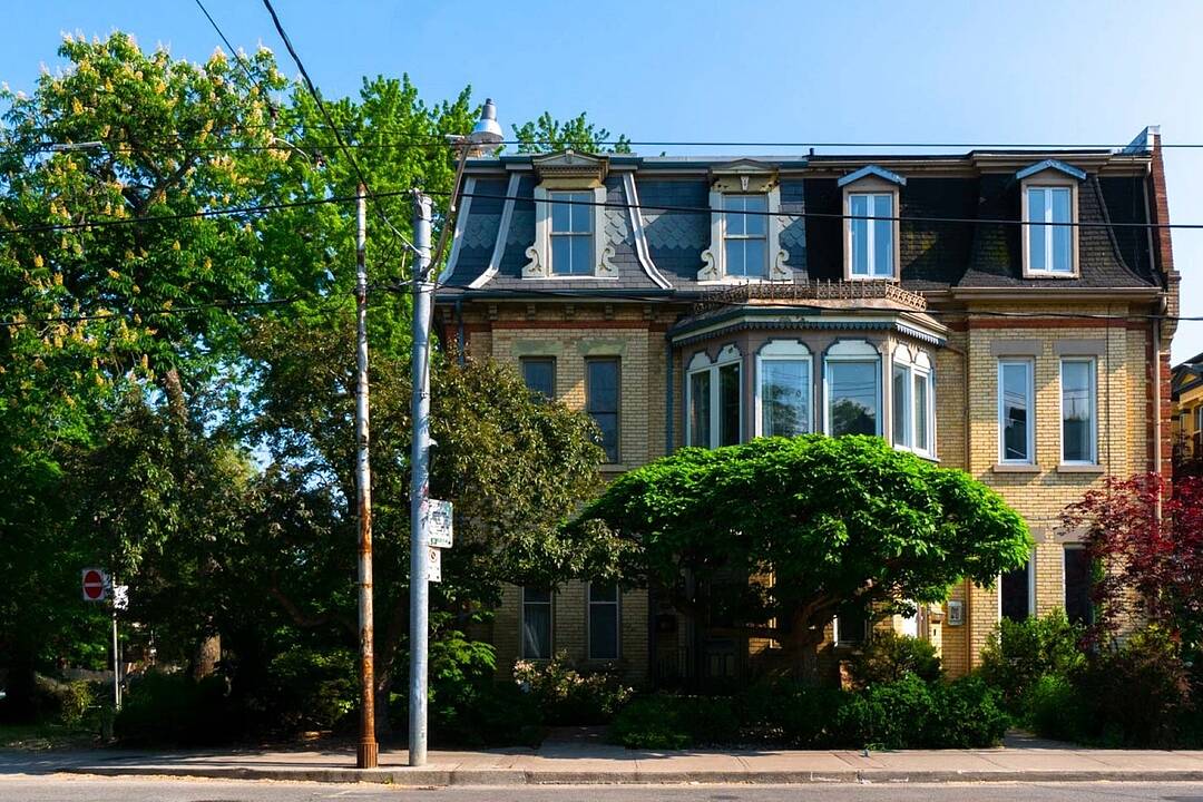 215-217 Carlton St #Unit 3, Toronto, Ontario