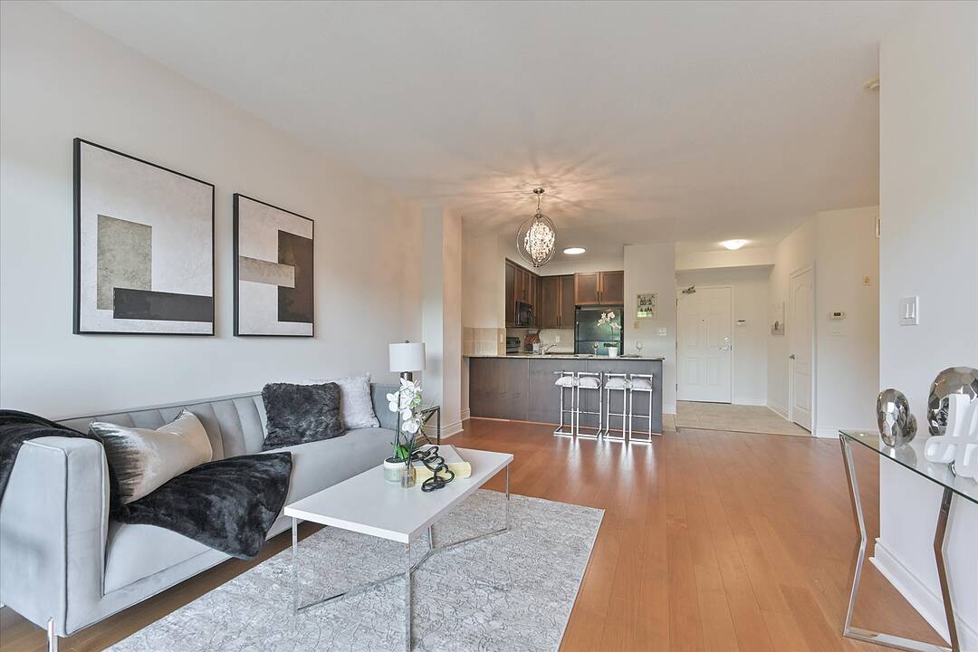 160 Woodbridge Ave #409, Vaughan, Ontario