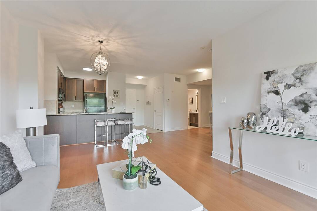 160 Woodbridge Ave #409, Vaughan, Ontario