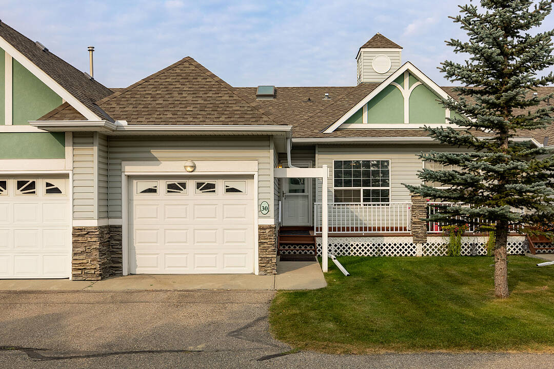 1008 Woodside Way NW #30, Airdrie, Alberta