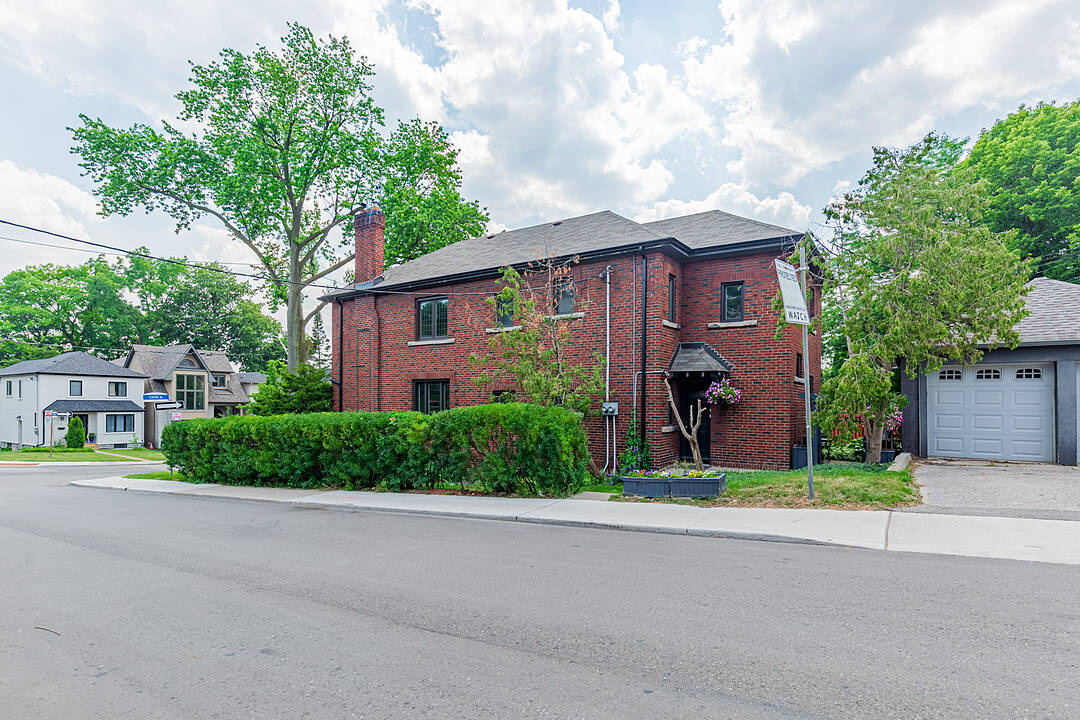 2 Larkin Ave #Upper, Toronto, Ontario