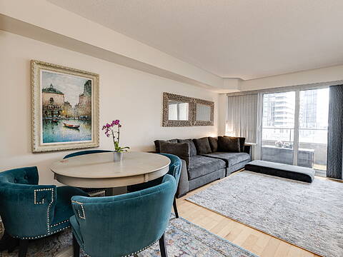 250 Wellington St W #535, Toronto