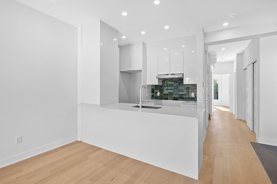 2334 Rue Florian, Apt. 402, Ville-Marie, Québec