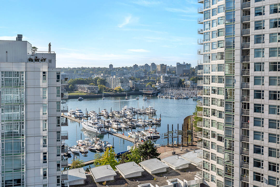 198 Aquarius Mews #1608, West Vancouver, British Columbia