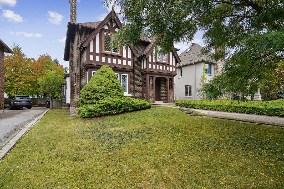 258 Lytton Blvd, Toronto, Ontario