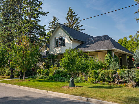 602 Macleod Trail SW, High River