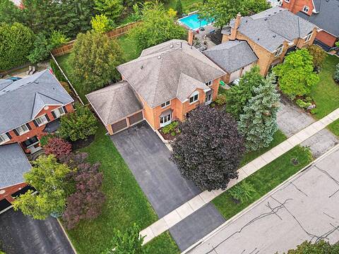 1352 Winterberry Drive, Burlington