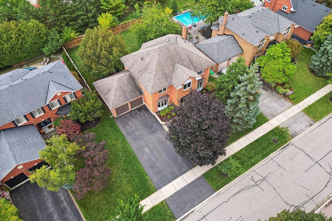 1352 Winterberry Drive, Burlington, Ontario