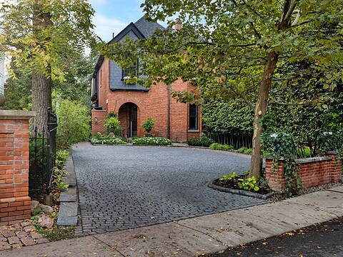 34 South Dr, Toronto