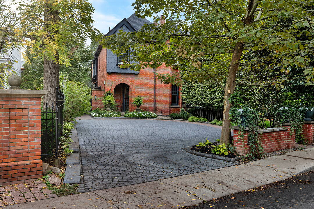 34 South Dr, Toronto, Ontario