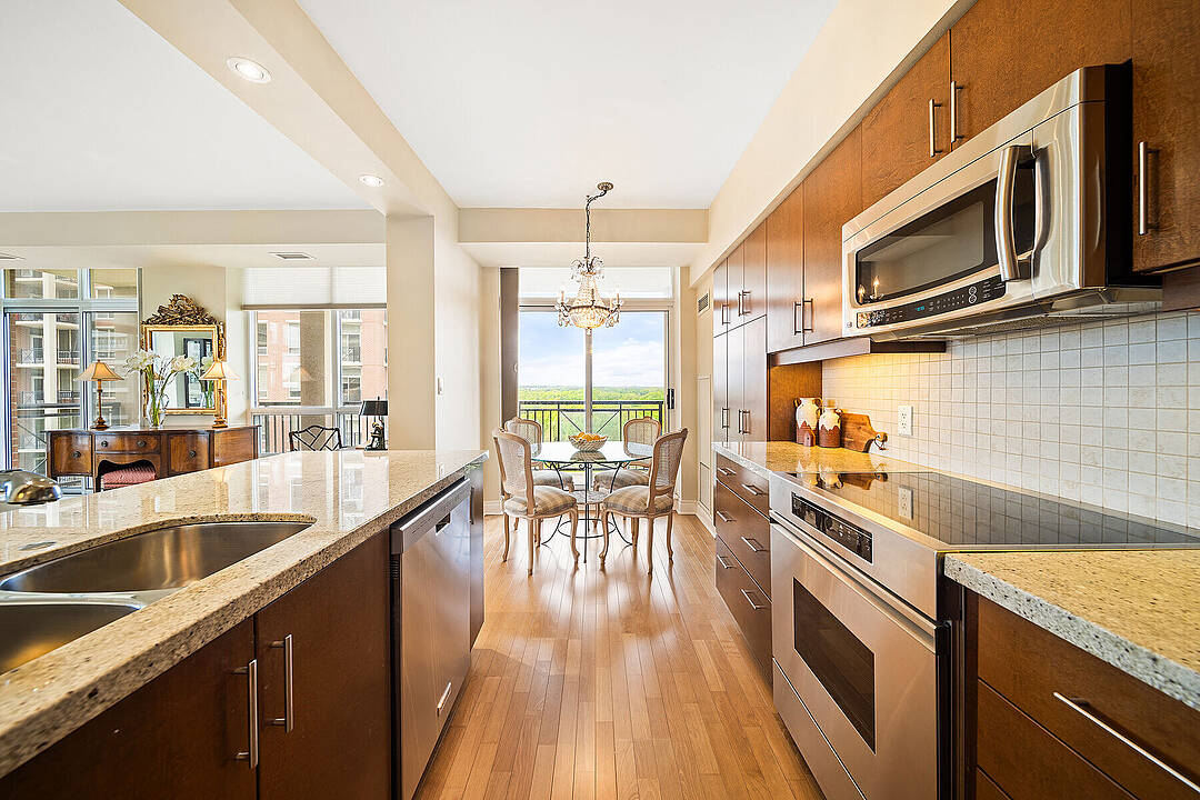 1105 Leslie St #903, Toronto, Ontario