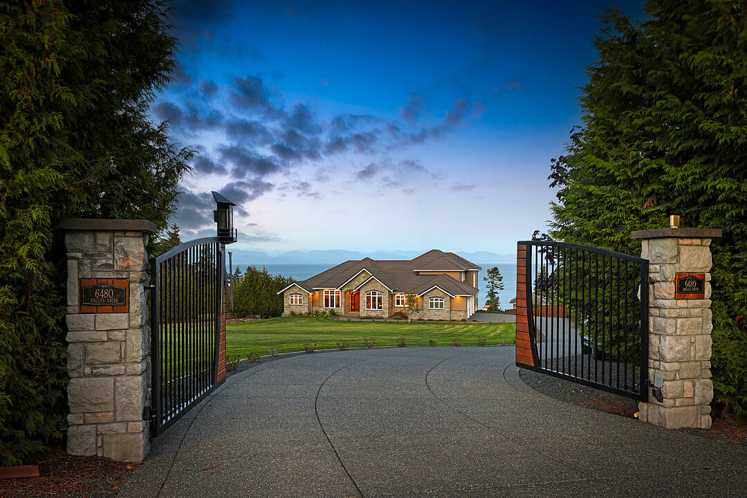 6480 Eagles Drive, Courtenay, British Columbia