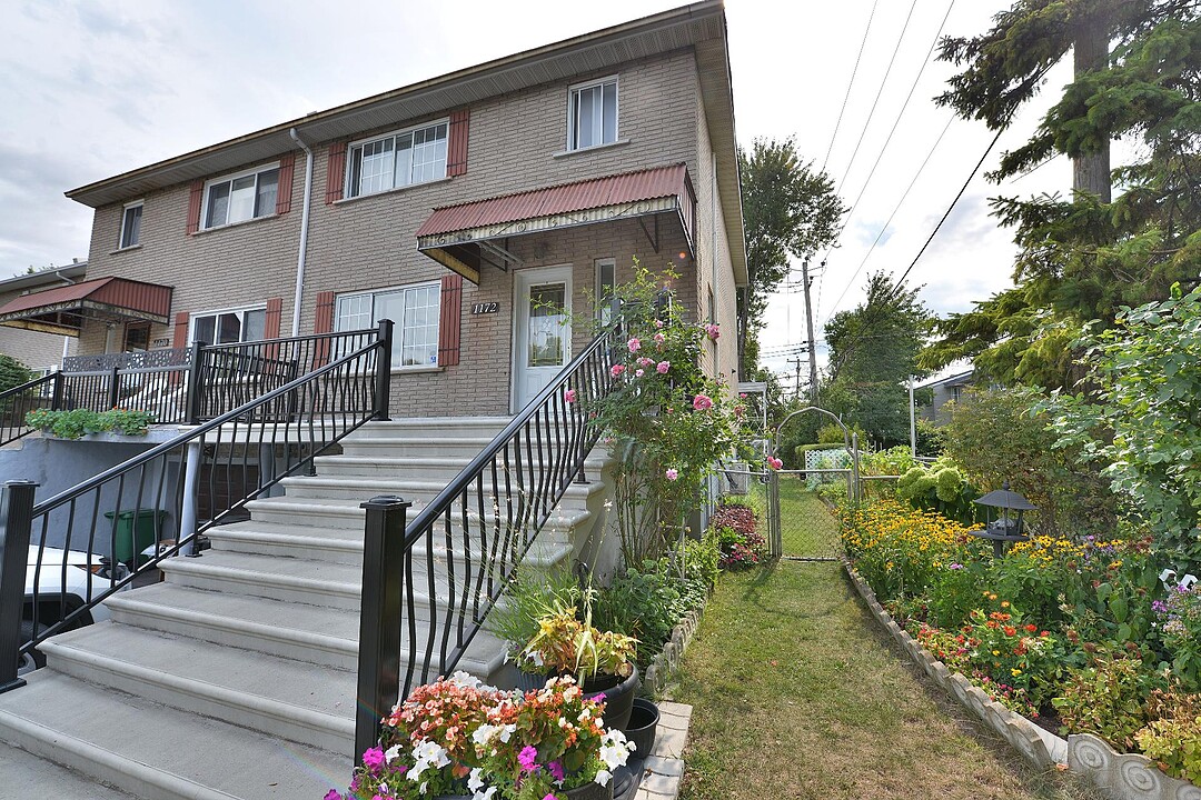 1172 Boul. Alexis-Nihon, Saint-Laurent, Québec