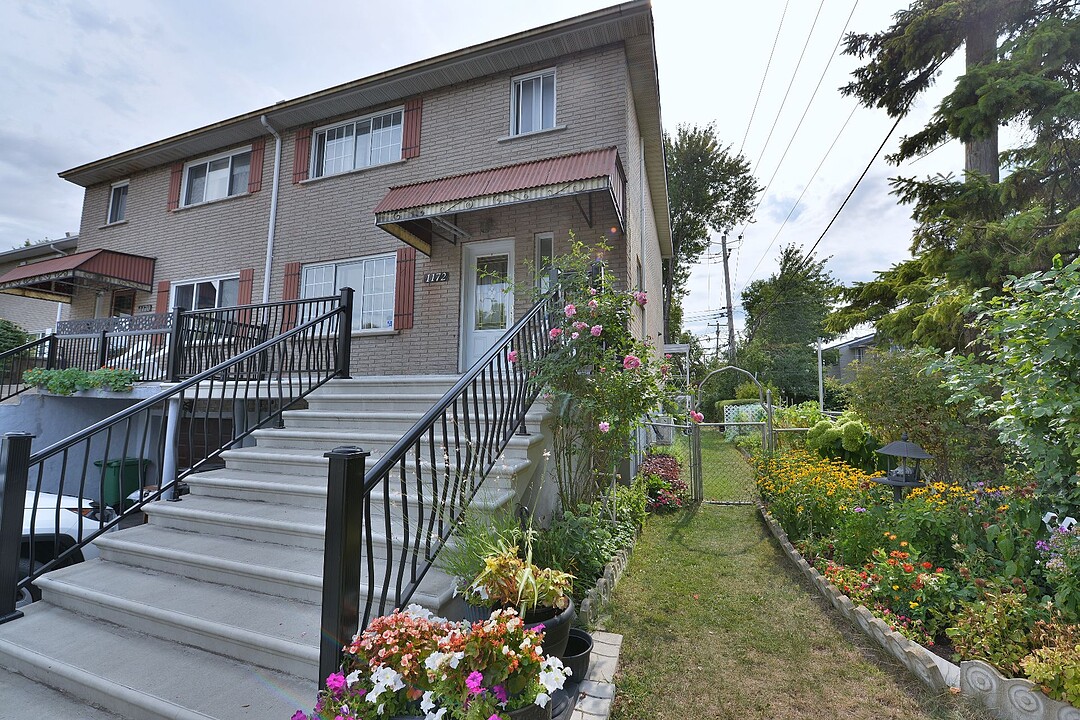 1172 Boul. Alexis-Nihon, Saint-Laurent, Québec