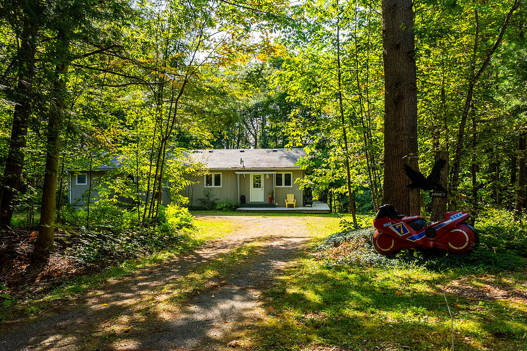 1329 Moon River Rd, Muskoka Lakes, Ontario