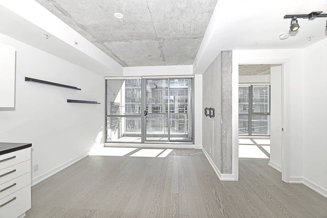 39 Brant St #413, Toronto, Ontario