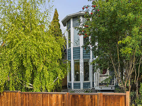 1112 18 Avenue NW, Calgary