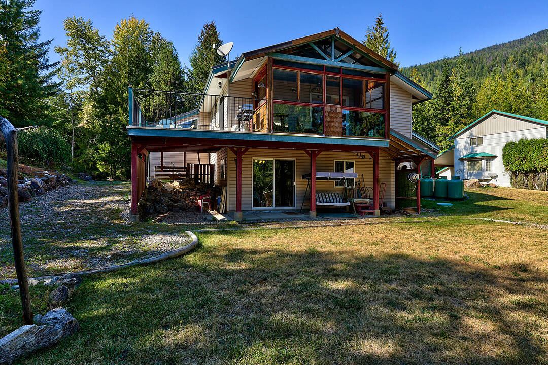 7650 Mountain Drive, Anglemont, British Columbia