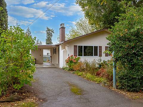 2365 Lovell Avenue, Sidney