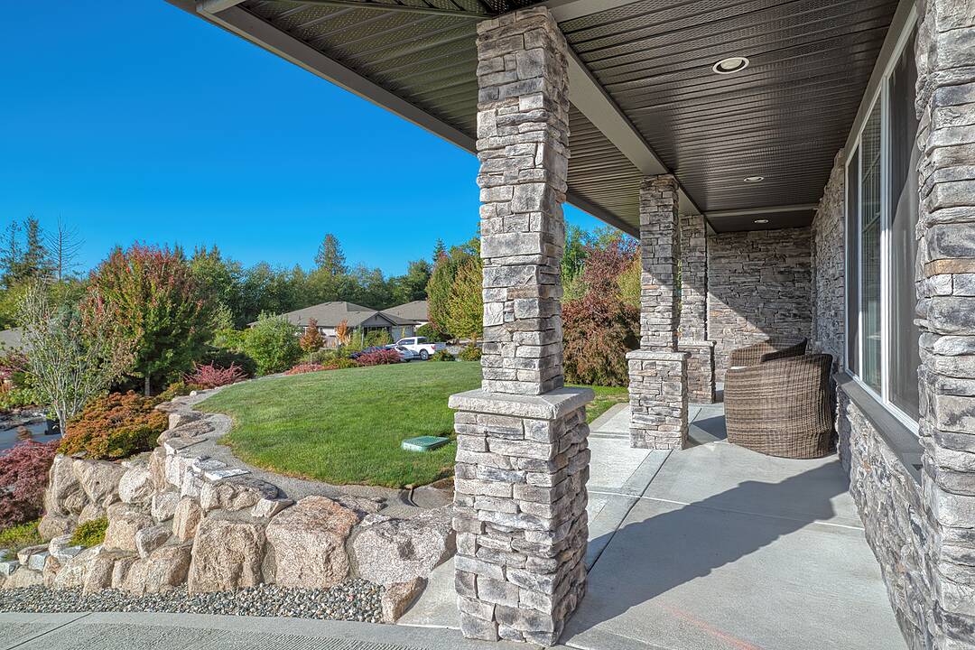 6252 Oracle Road, Sechelt, British Columbia