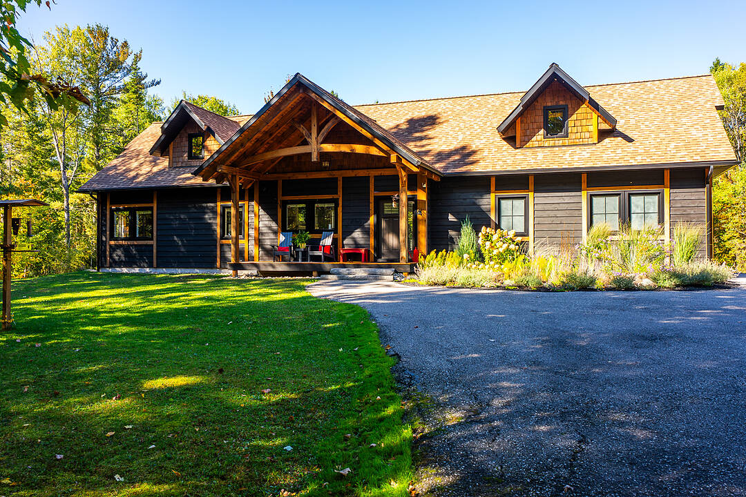 64 Bowyer Rd, Huntsville, Ontario