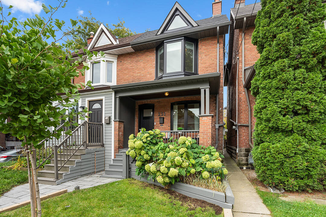 251 Bowood Ave, Toronto, Ontario