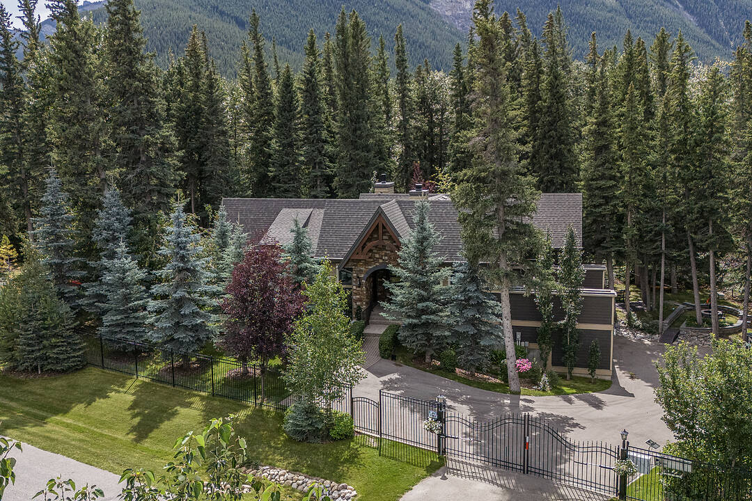 9 Mountaineer Close, Lac Des Arcs, Alberta