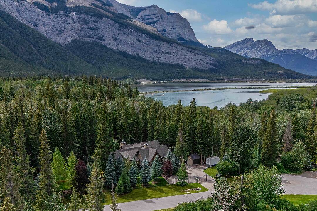 9 Mountaineer Close, Lac Des Arcs, Alberta