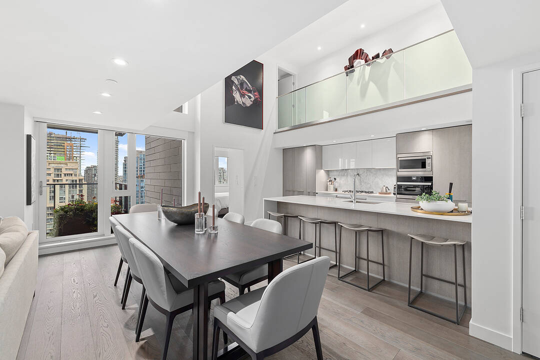 2208 - 1111 Richards Street, Vancouver, British Columbia