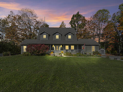 1063 Cliffside Lane, Sydenham