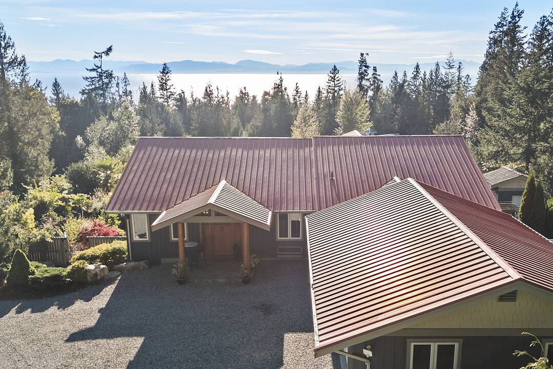 2440 Sunshine Coast Highway, Roberts Creek, British Columbia