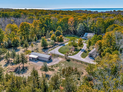 220 Easterbrook Rd S, Prince Edward County