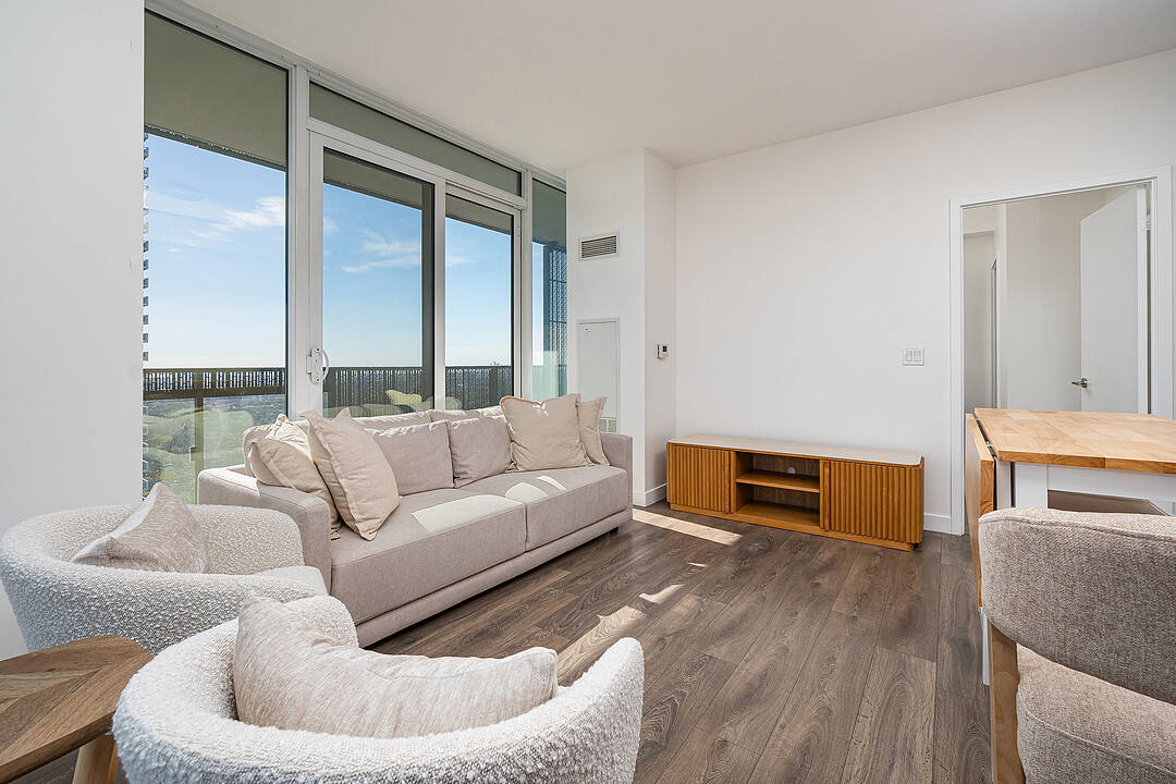 8 Eglinton Ave E #4211, Toronto, Ontario