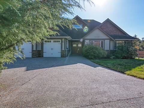 5005 Bay Road, Sechelt