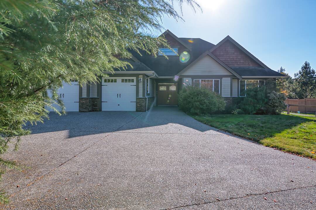 5005 Bay Road, Sechelt, British Columbia
