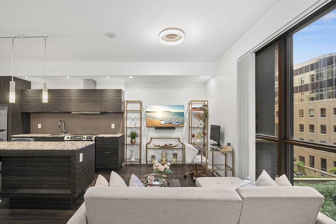 8 Charlotte St #415, Toronto, Ontario