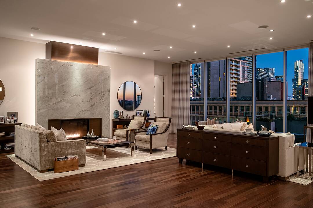 155 Cumberland St #1201, Toronto, Ontario