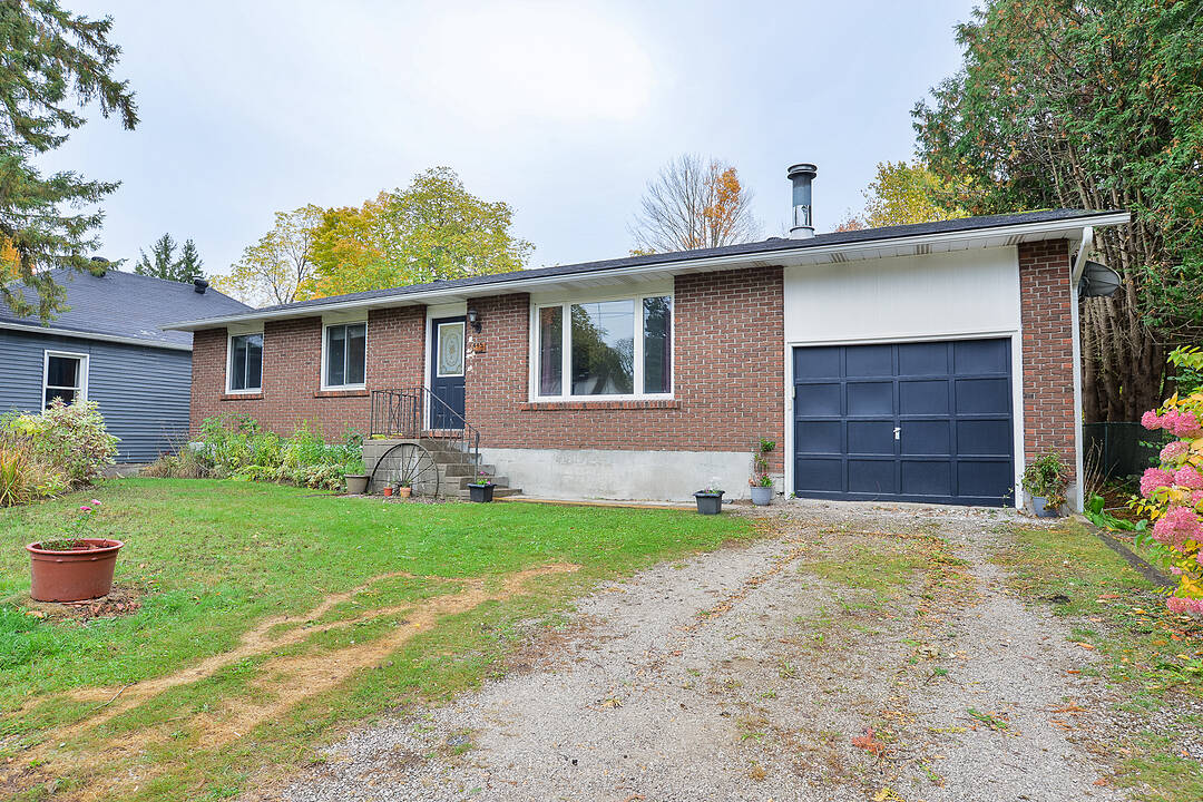445 Farquhar St, Gravenhurst, Ontario
